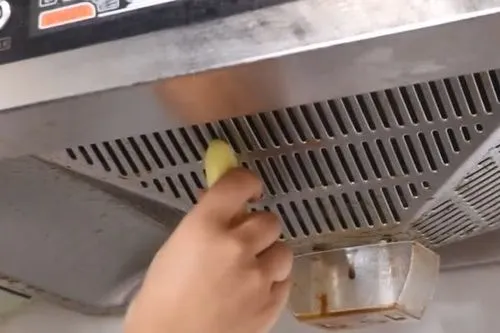 肥皂在油煙機(jī)上涂一涂，作用太棒了，好多人不知道，漲知識了